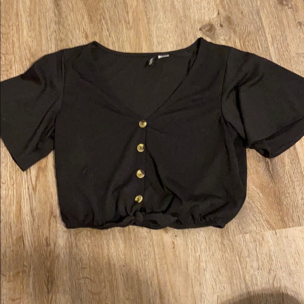 Flowy black crop top